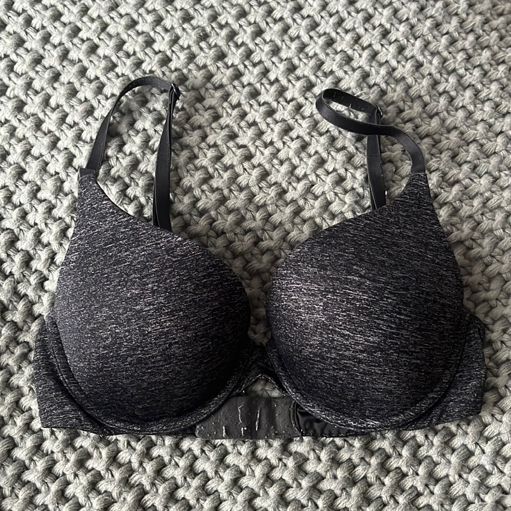 Victoria’s Secret.. black and grey bra.